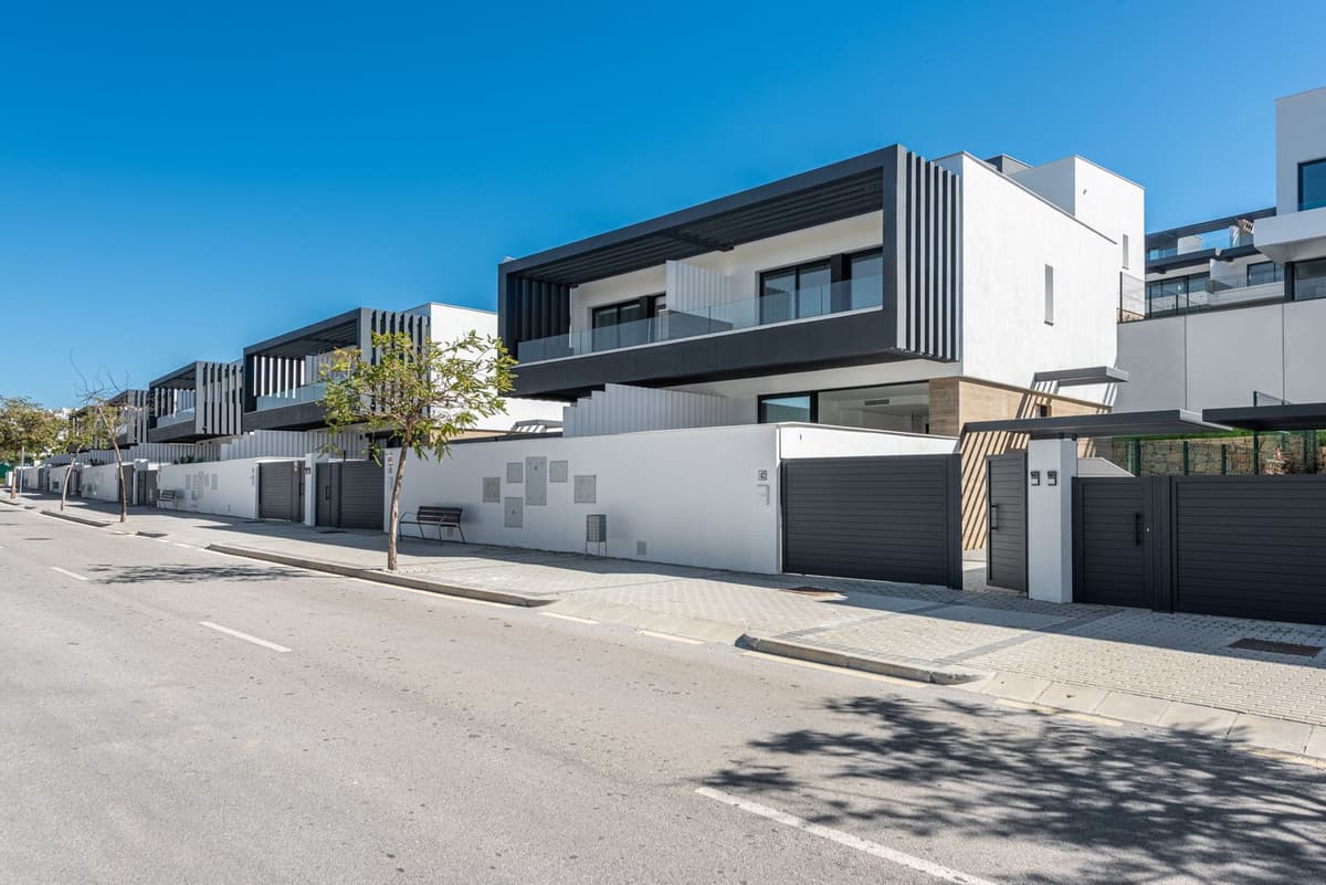 Semi-Detached House in Atalaya — photo 1 of 10