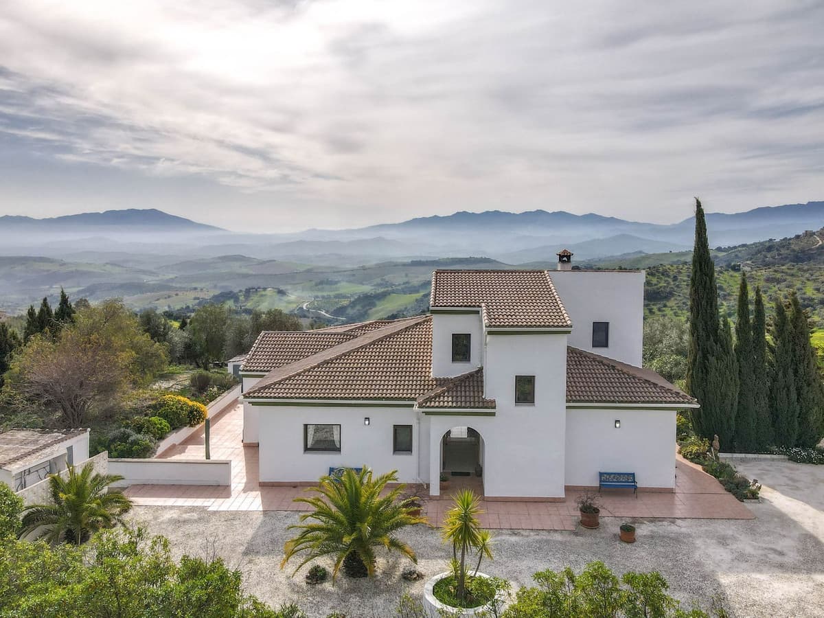 Detached Villa in Casarabonela — photo 1 of 10