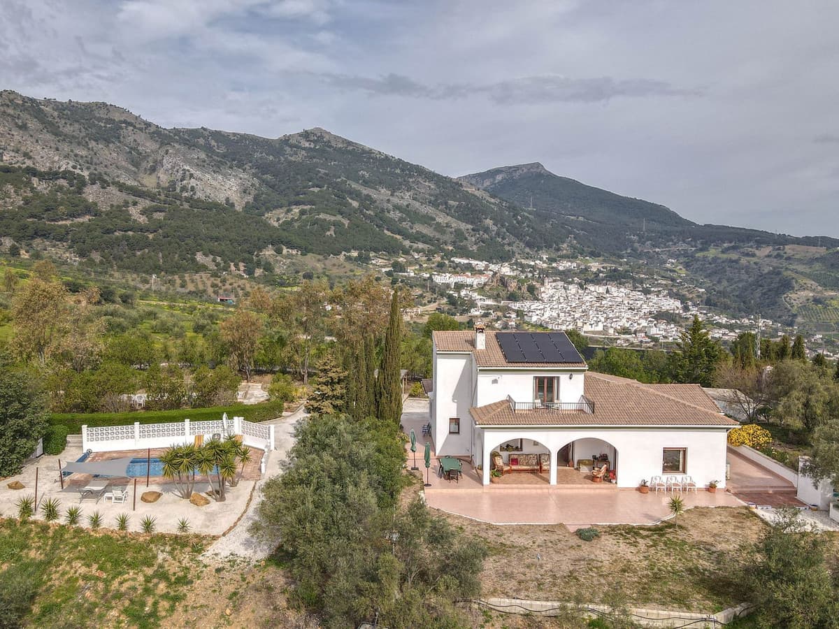 Detached Villa in Casarabonela — photo 3 of 10