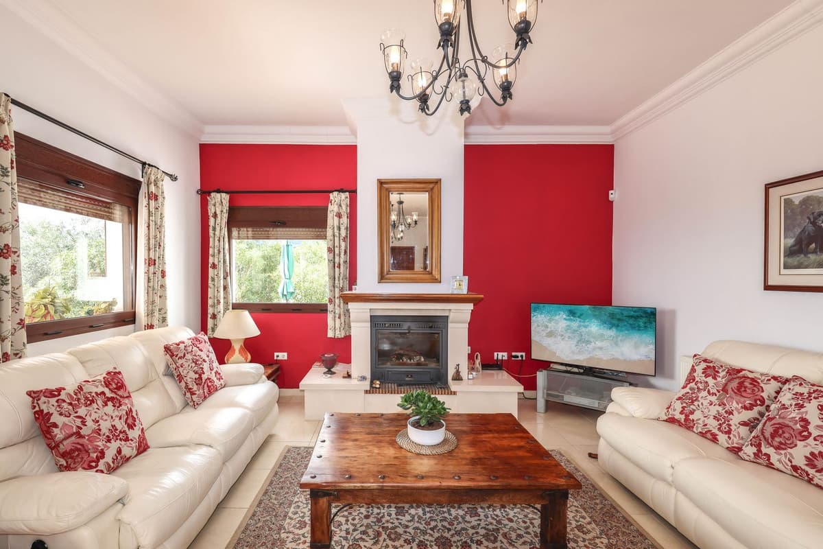 Detached Villa in Casarabonela — photo 4 of 10