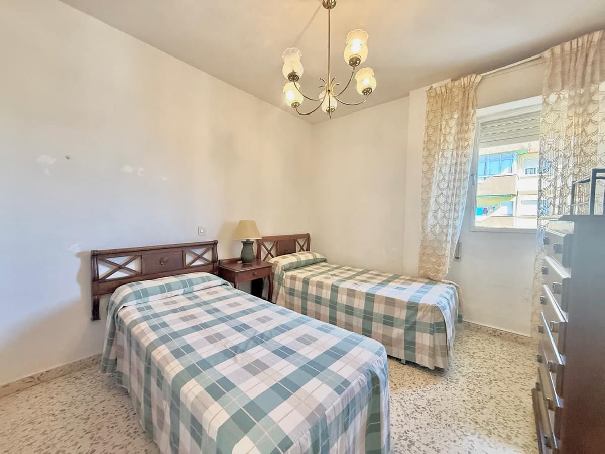 Middle Floor Apartment in Fuengirola — photo 10 of 10
