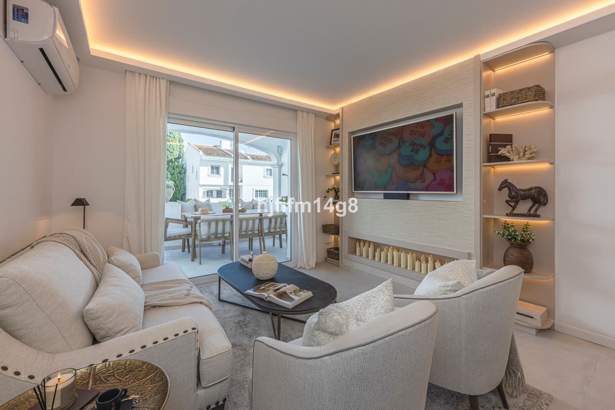 Townhouse in Nueva Andalucía — photo 1 of 10