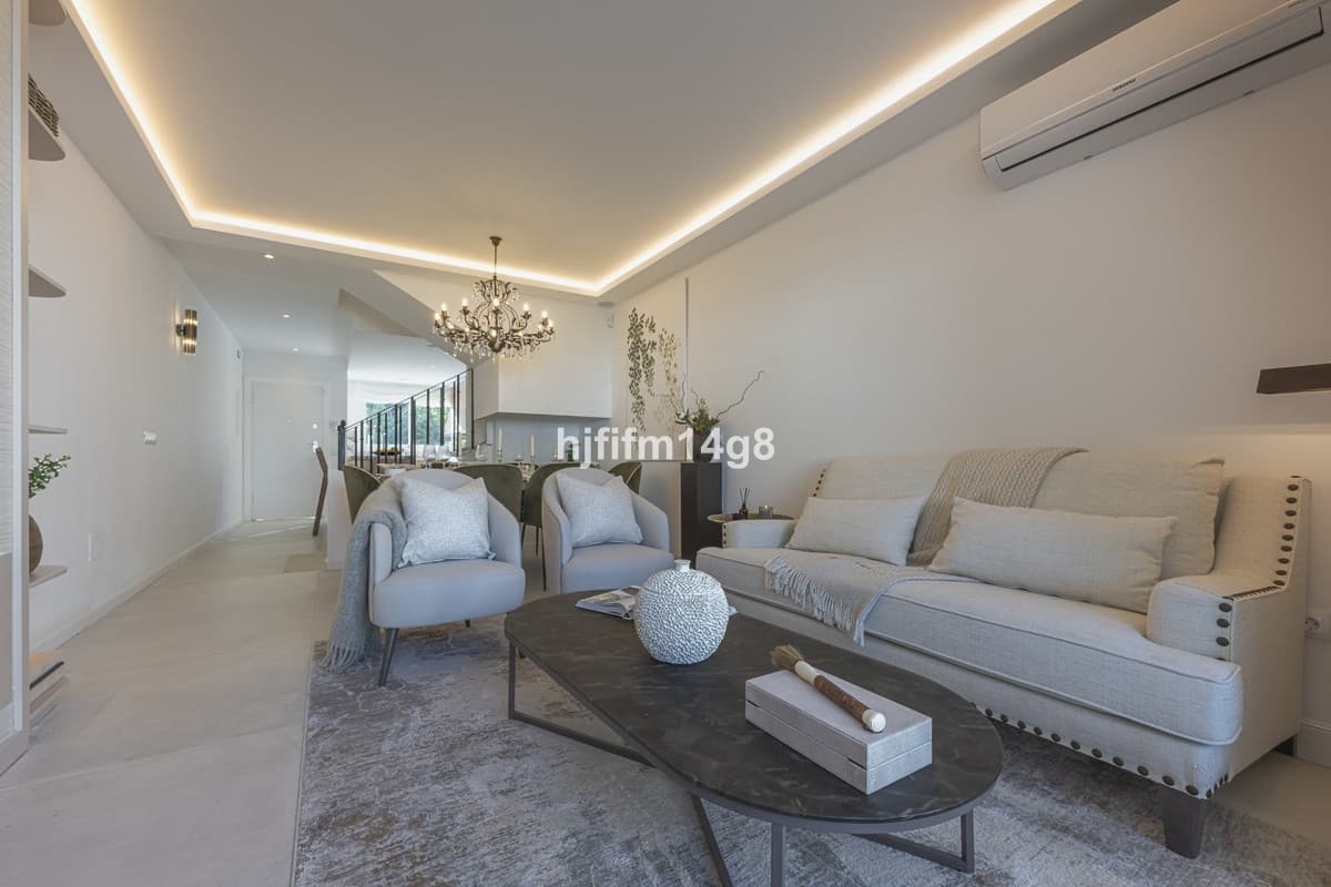 Townhouse in Nueva Andalucía — photo 5 of 10