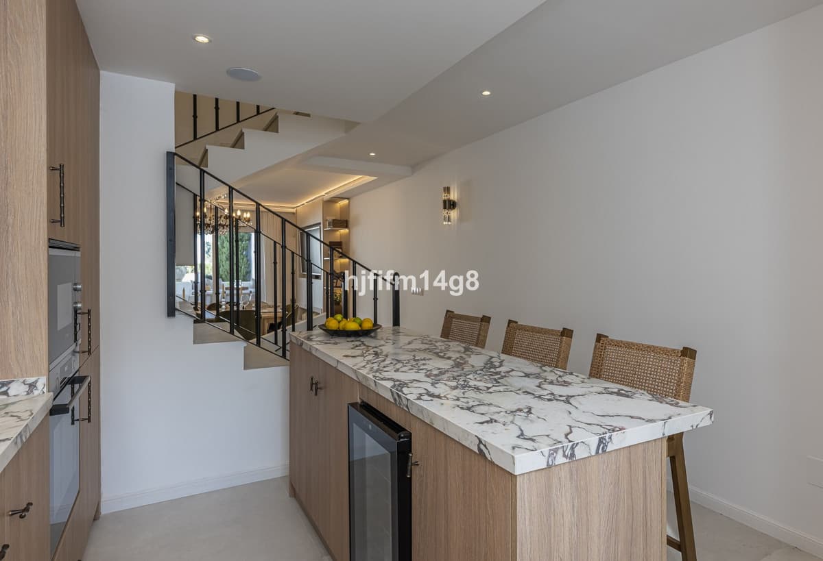 Townhouse in Nueva Andalucía — photo 7 of 10