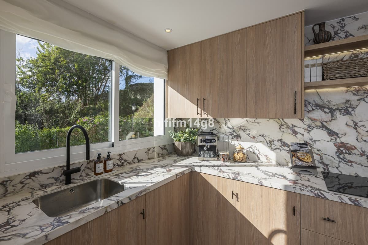 Townhouse in Nueva Andalucía — photo 9 of 10