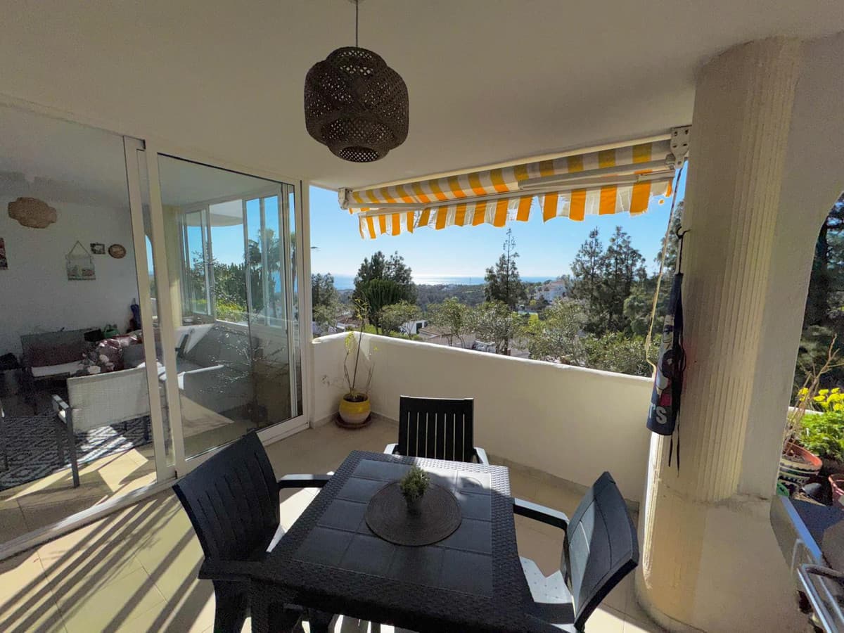 Middle Floor Apartment in Calahonda — photo 3 of 10