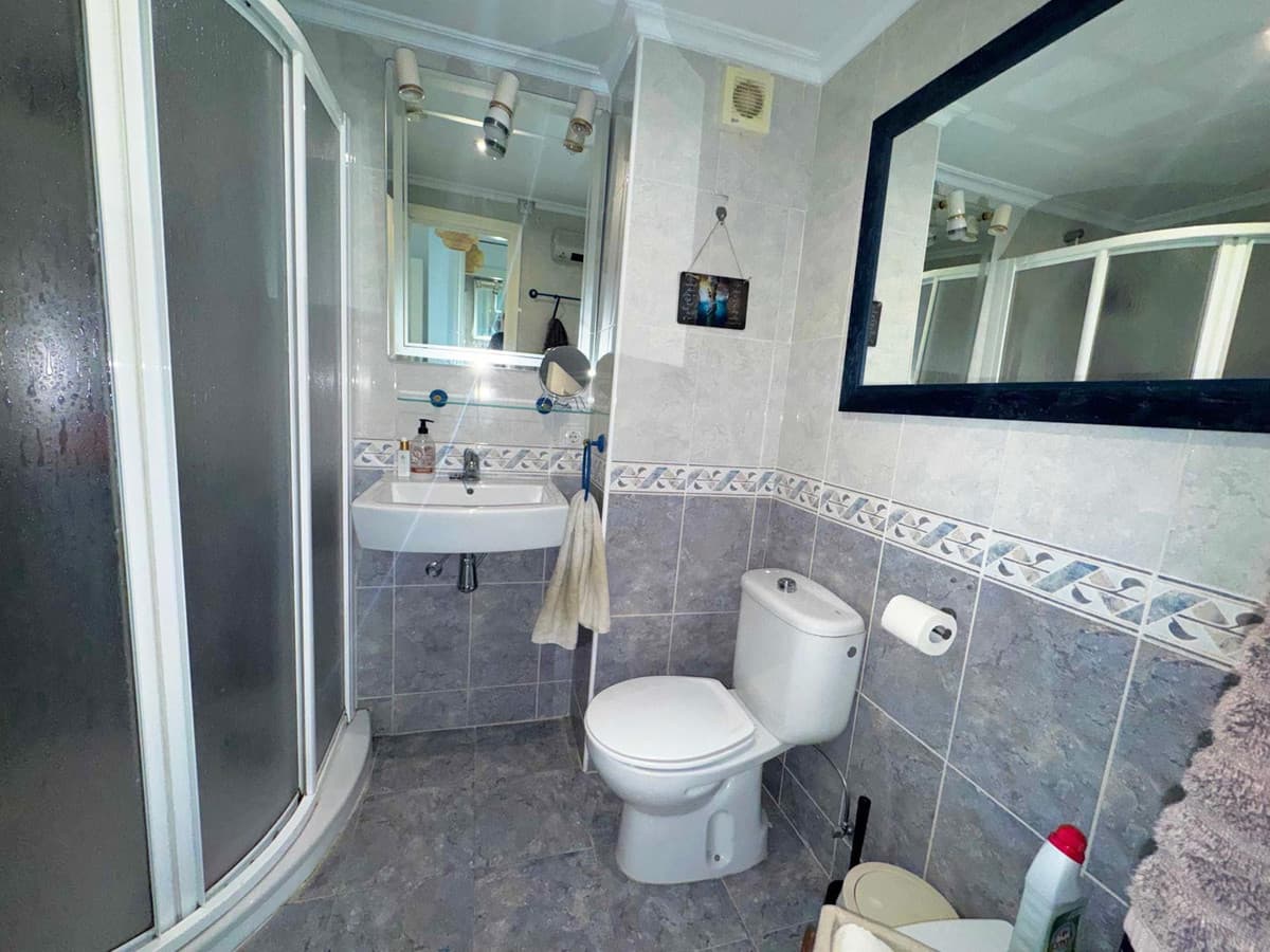 Middle Floor Apartment in Calahonda — photo 10 of 10