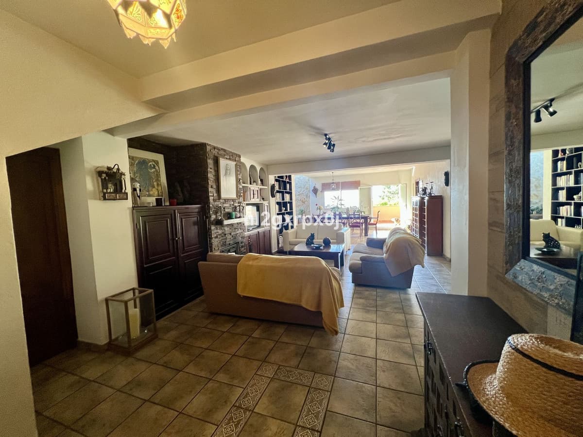 Detached Villa in Marbella — photo 2 of 10