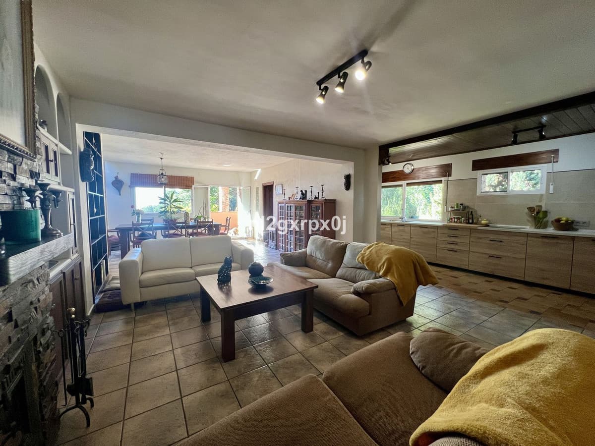 Detached Villa in Marbella — photo 3 of 10