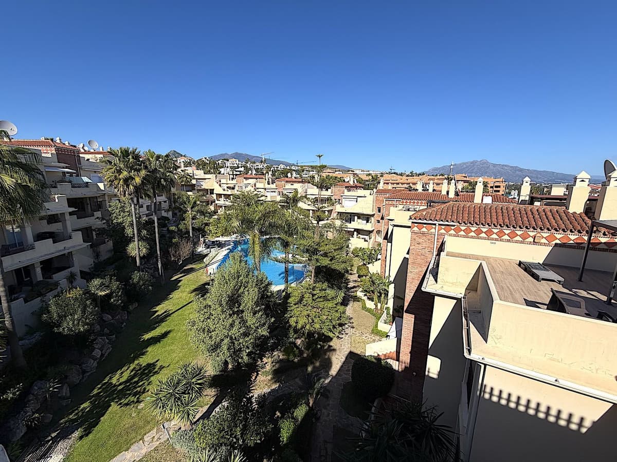 Top Floor Apartment in Bel Air — photo 1 of 10