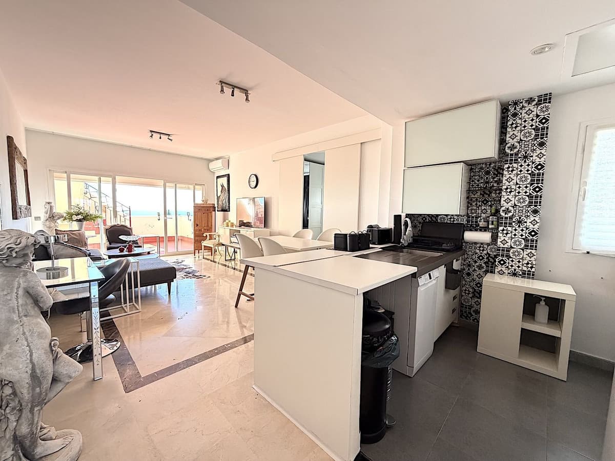 Top Floor Apartment in Bel Air — photo 3 of 10