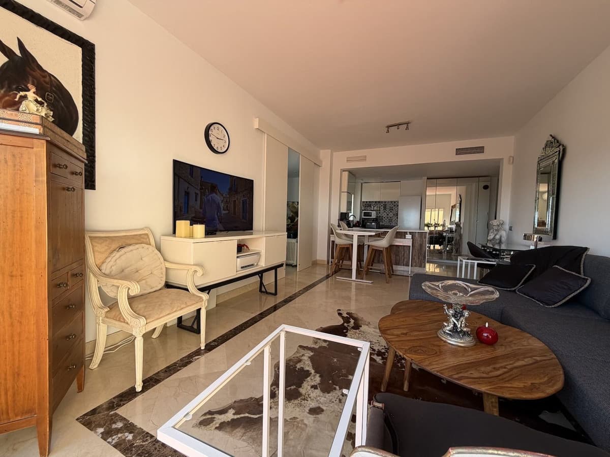 Top Floor Apartment in Bel Air — photo 7 of 10