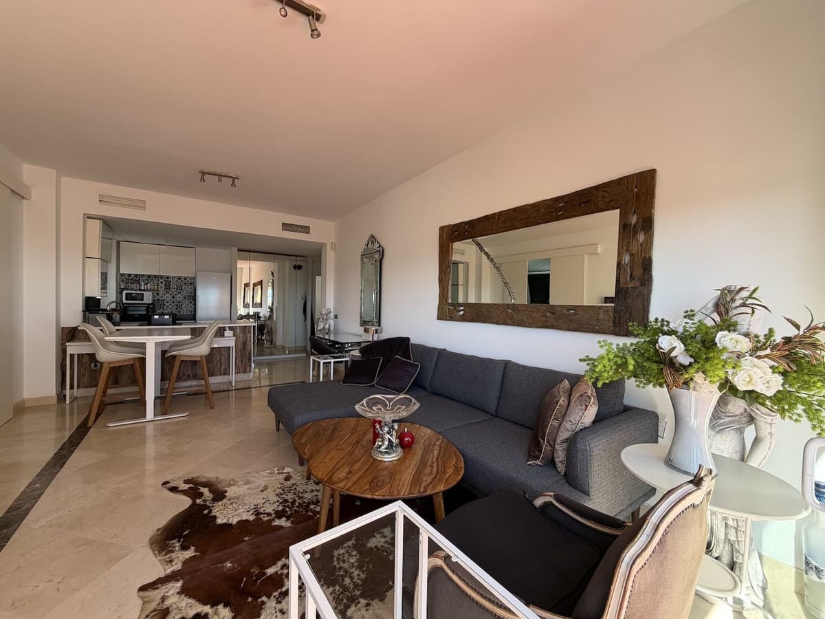 Top Floor Apartment in Bel Air — photo 8 of 10
