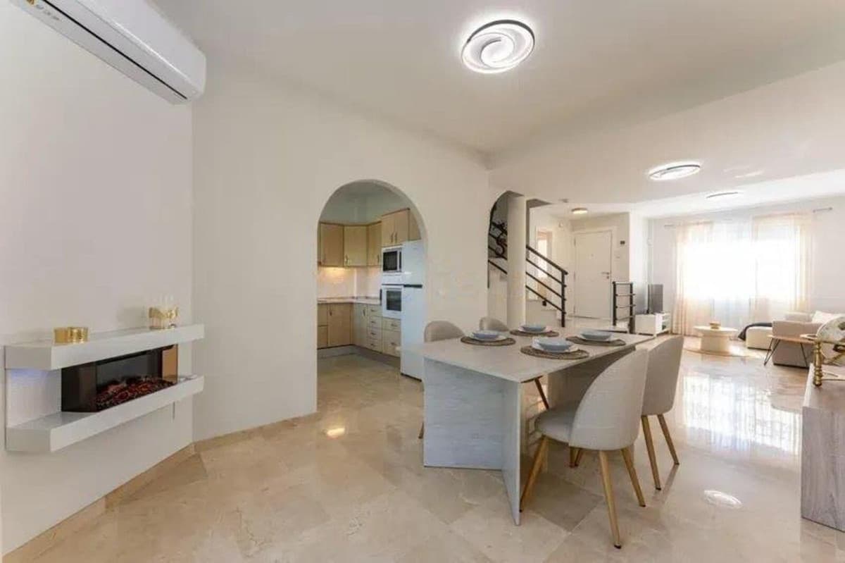 Semi-Detached House in Cabopino — photo 4 of 10