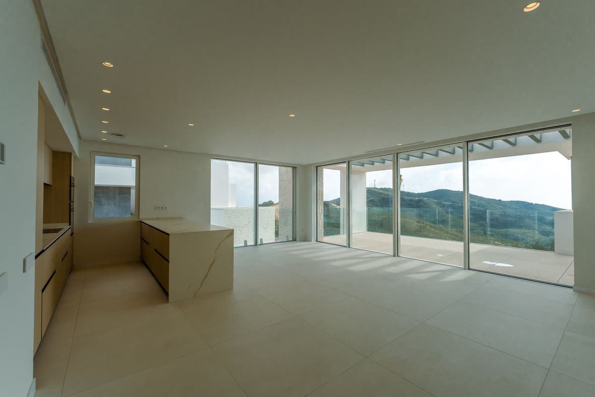 Middle Floor Apartment in Ojén — photo 3 of 10
