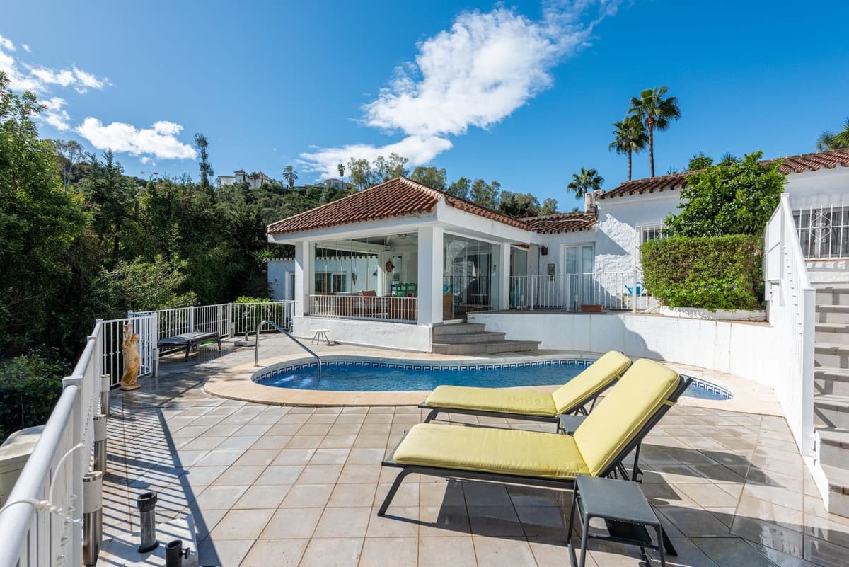 Detached Villa in Benahavís — photo 1 of 10