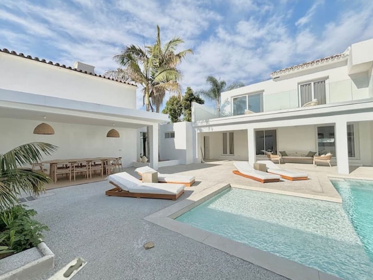 Detached Villa in Marbella — photo 1 of 10