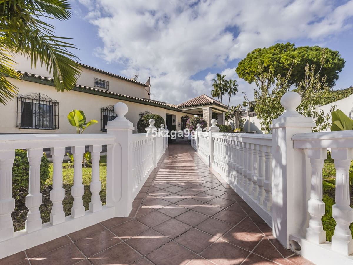 Detached Villa in Benalmadena Costa — photo 1 of 10