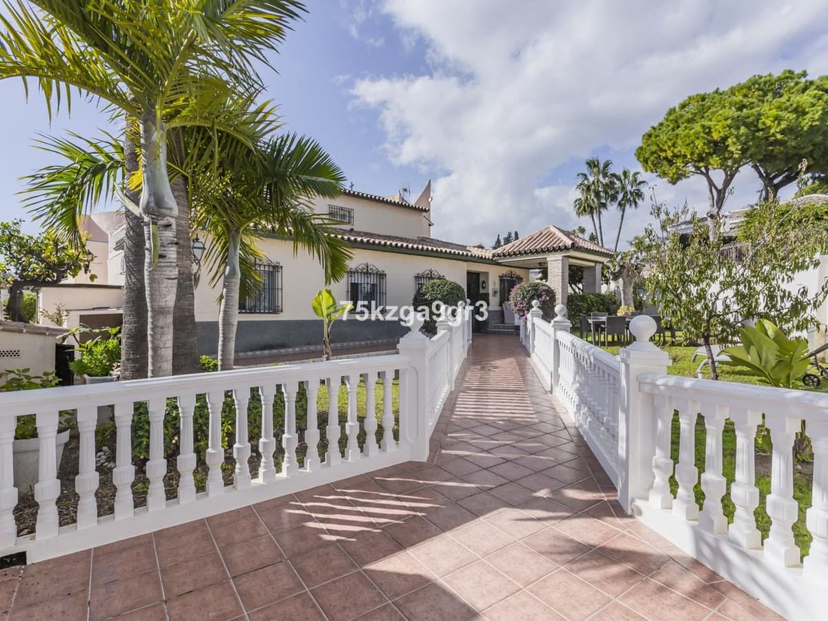 Detached Villa in Benalmadena Costa — photo 9 of 10