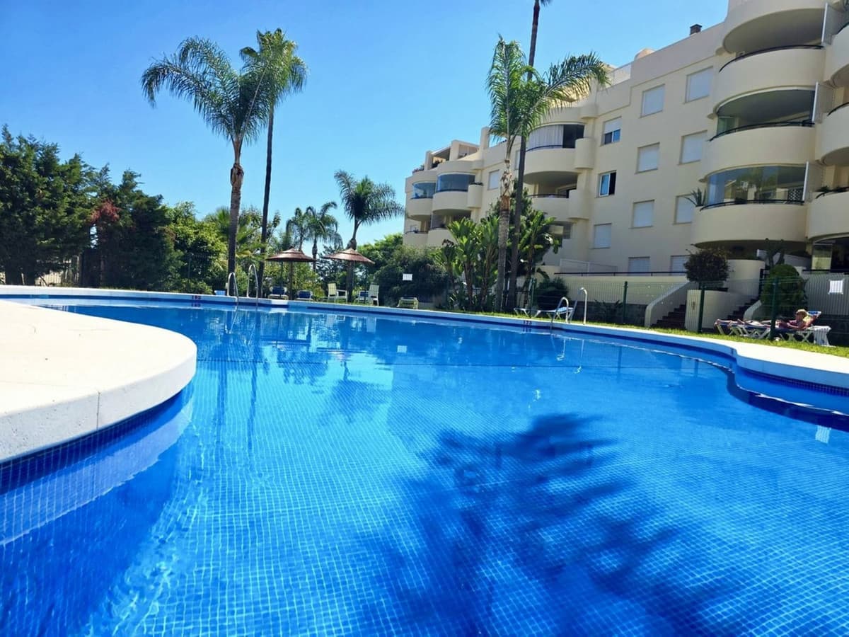 Middle Floor Apartment in Marbella — photo 1 of 10