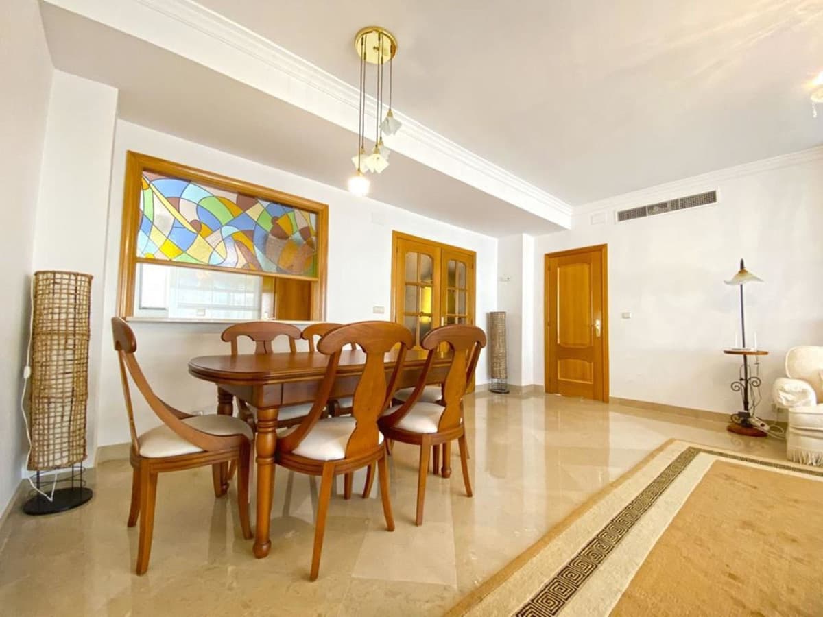 Middle Floor Apartment in Marbella — photo 2 of 10