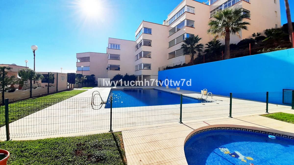 Middle Floor Apartment in Torrequebrada — photo 2 of 10