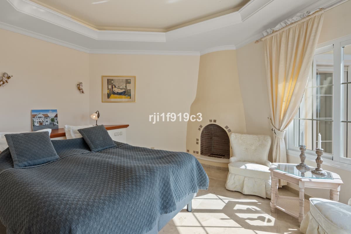 Detached Villa in Elviria — photo 7 of 10