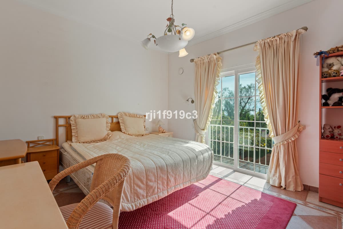Detached Villa in Elviria — photo 10 of 10