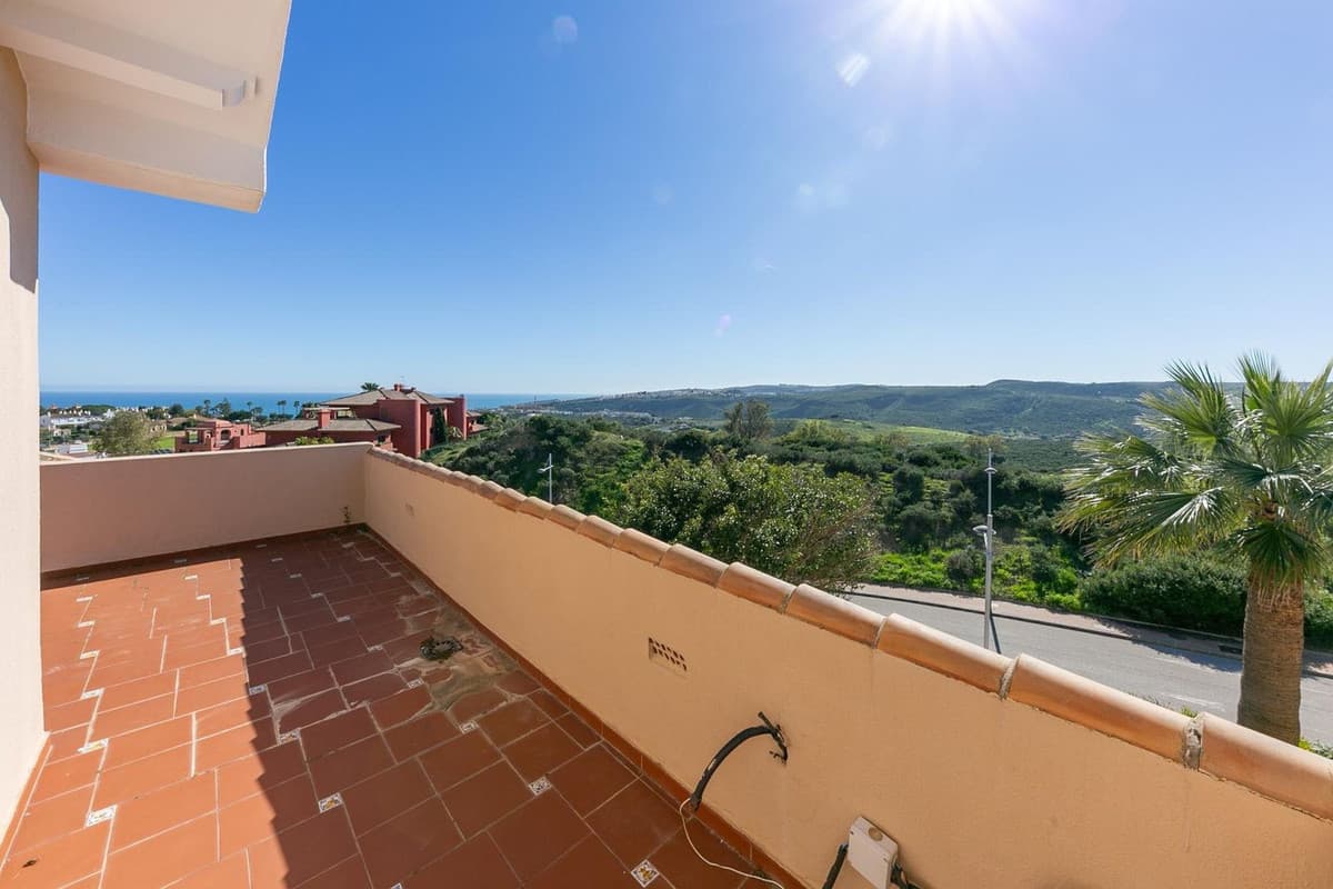 Townhouse in La Duquesa — photo 2 of 10