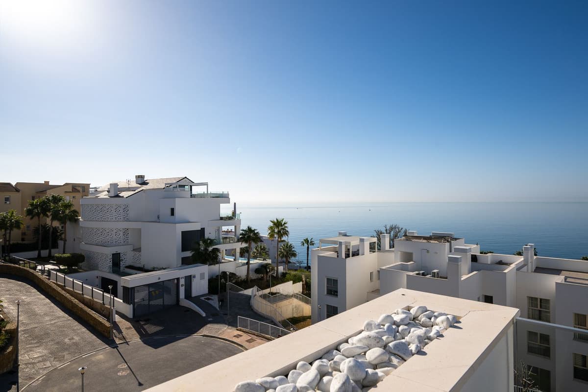 Penthouse Duplex in Torrequebrada — photo 1 of 10