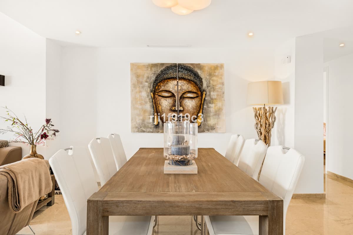 Middle Floor Apartment in Elviria — photo 5 of 10