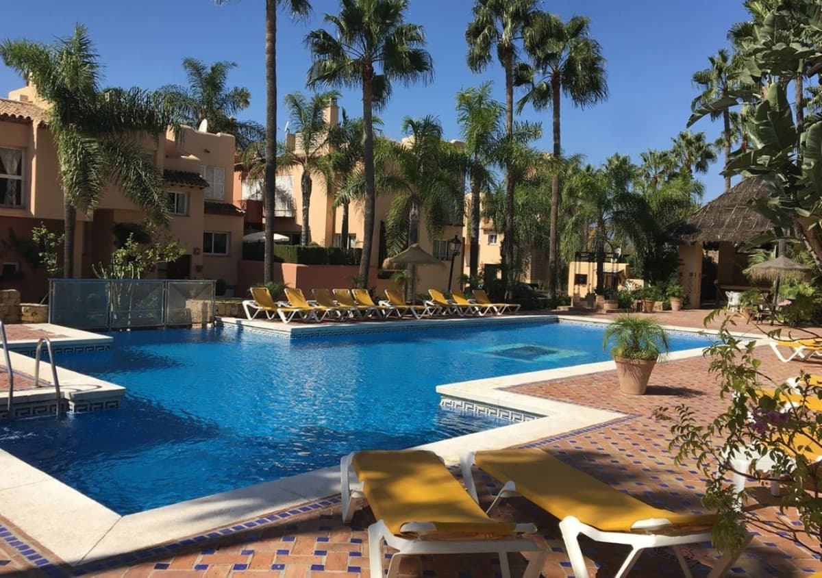 Townhouse in Nueva Andalucía — photo 1 of 10