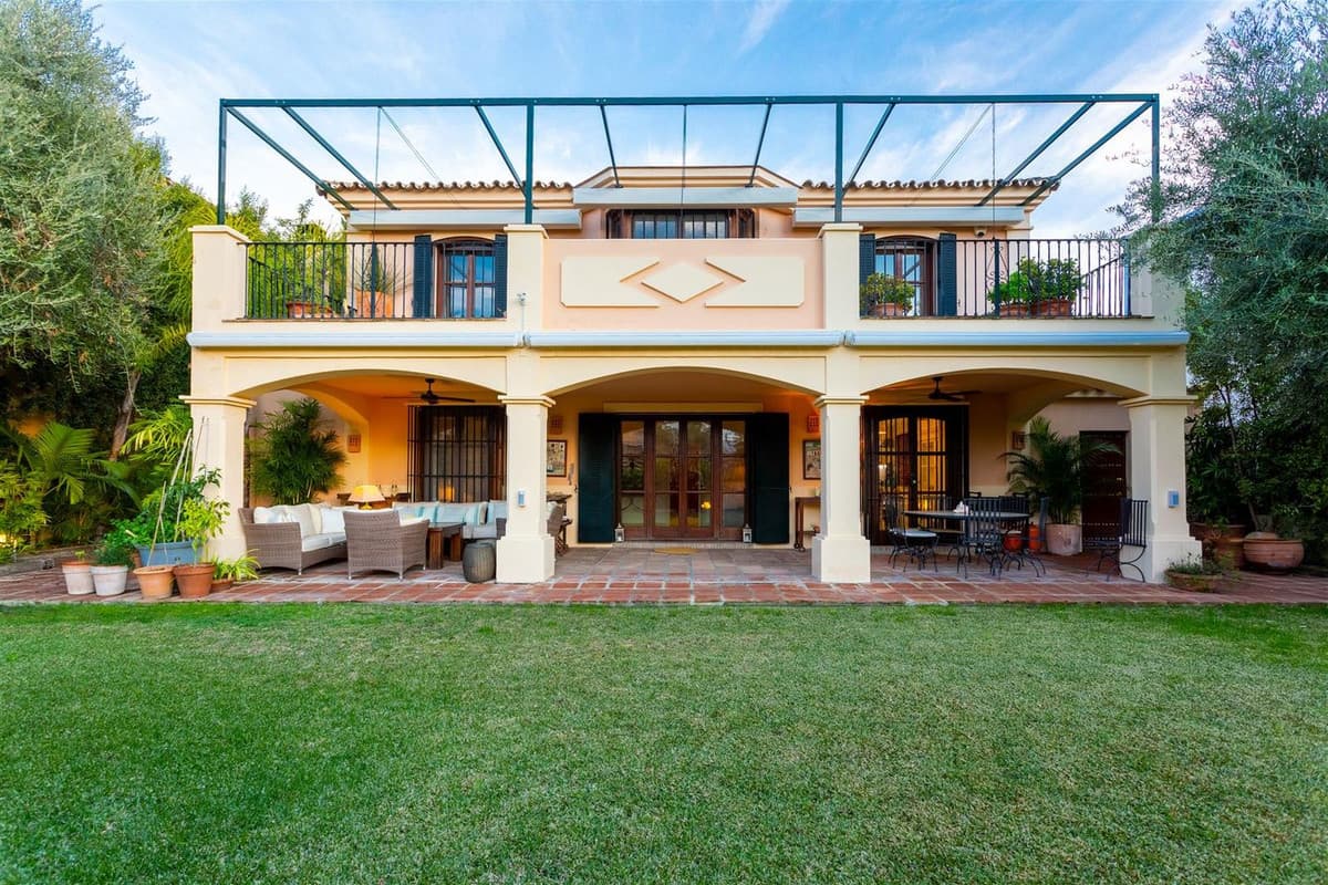 Detached Villa in Guadalmina Alta — photo 2 of 10