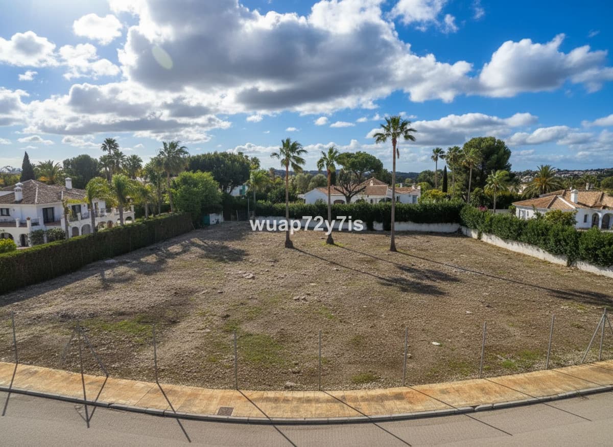 Land in Guadalmina Baja — photo 1 of 10
