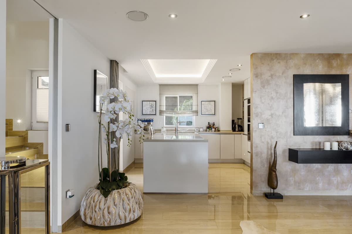 Penthouse Duplex in Los Almendros — photo 9 of 10