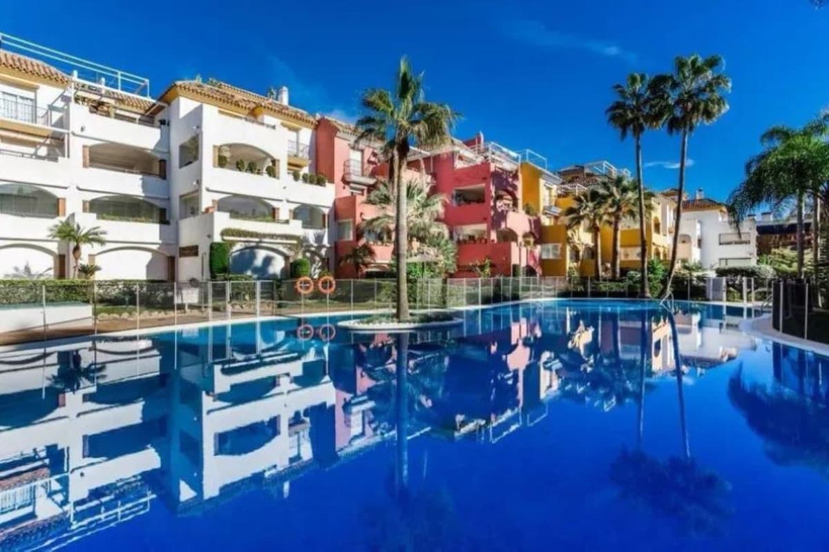 Middle Floor Apartment in Marbella — photo 1 of 10