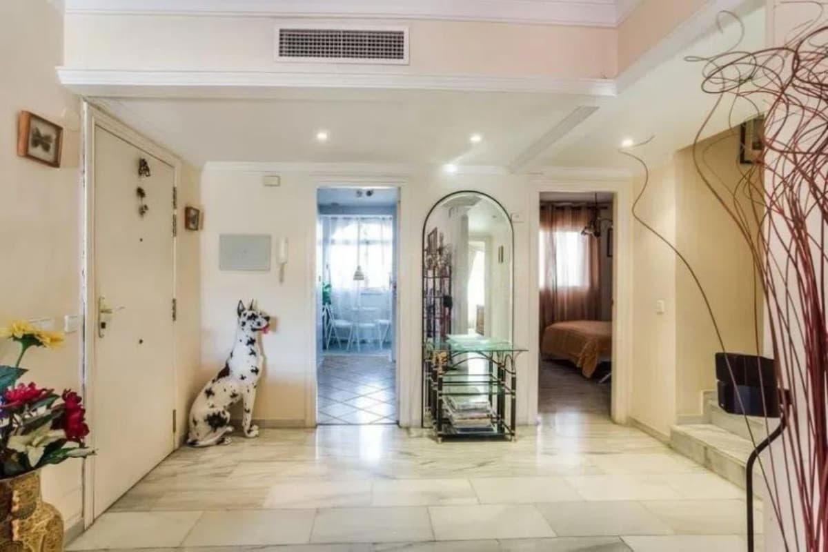 Middle Floor Apartment in Marbella — photo 2 of 10