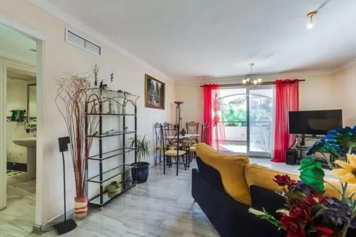 Middle Floor Apartment in Marbella — photo 9 of 10