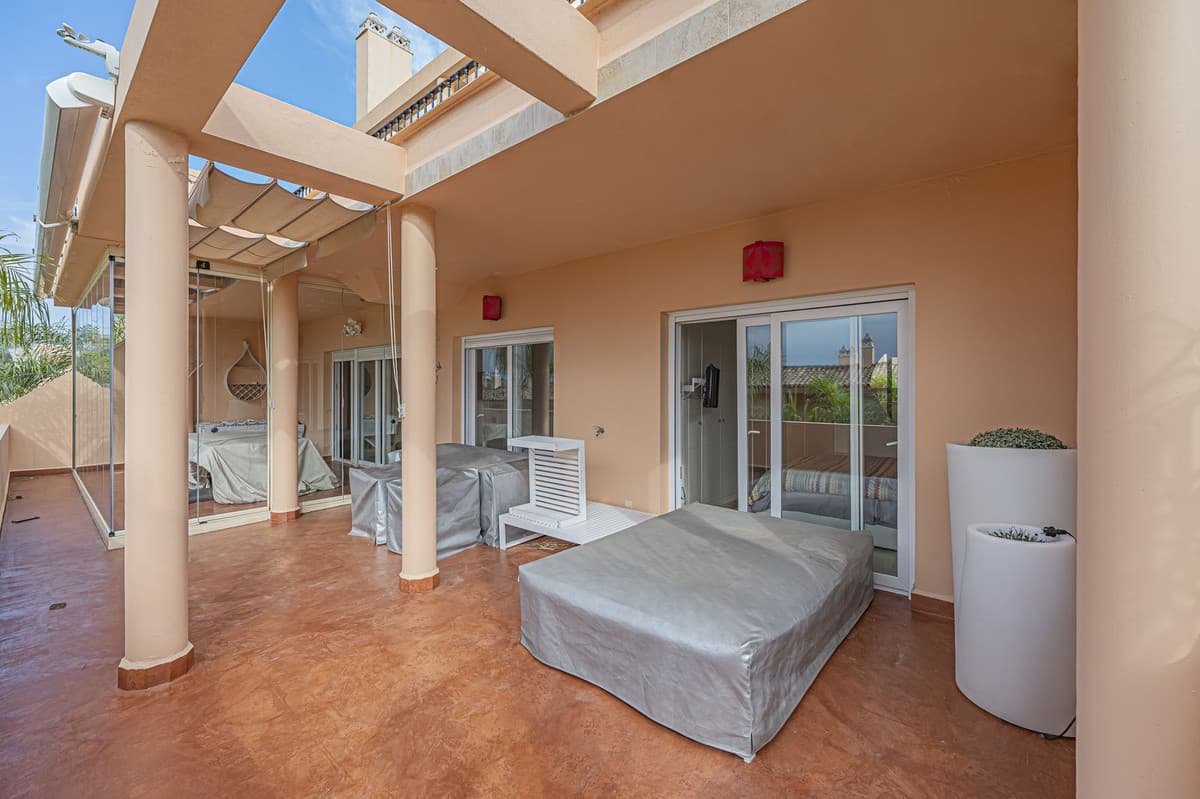 Middle Floor Apartment in Nueva Andalucía — photo 2 of 10