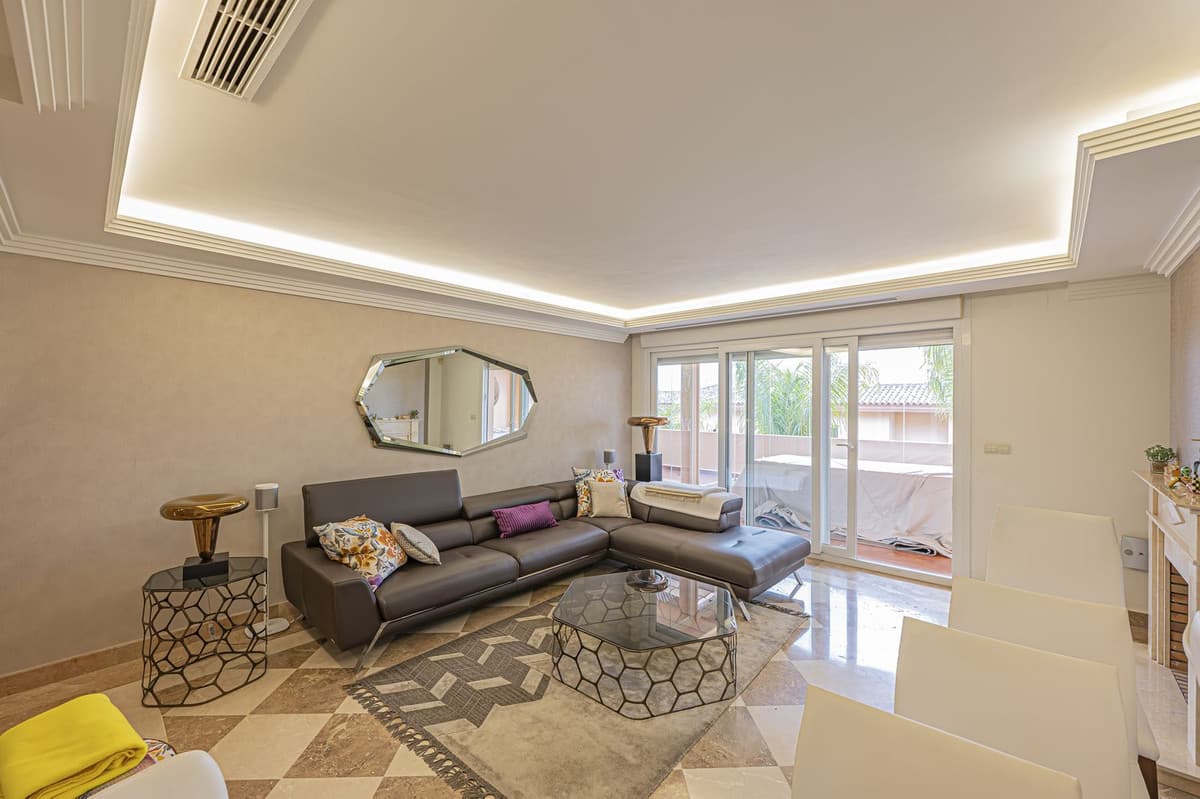 Middle Floor Apartment in Nueva Andalucía — photo 4 of 10