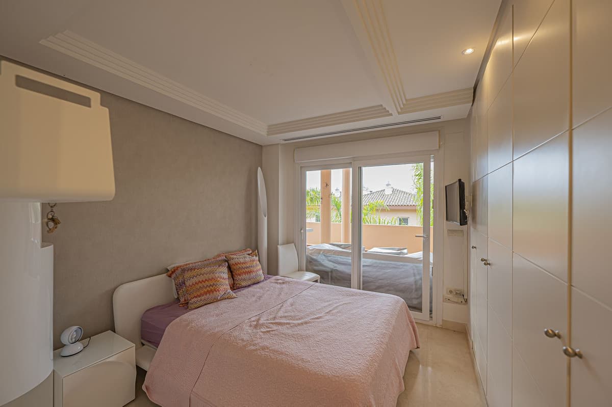 Middle Floor Apartment in Nueva Andalucía — photo 6 of 10