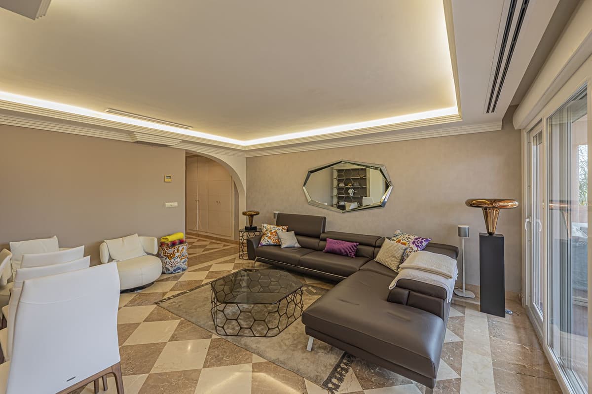 Middle Floor Apartment in Nueva Andalucía — photo 8 of 10