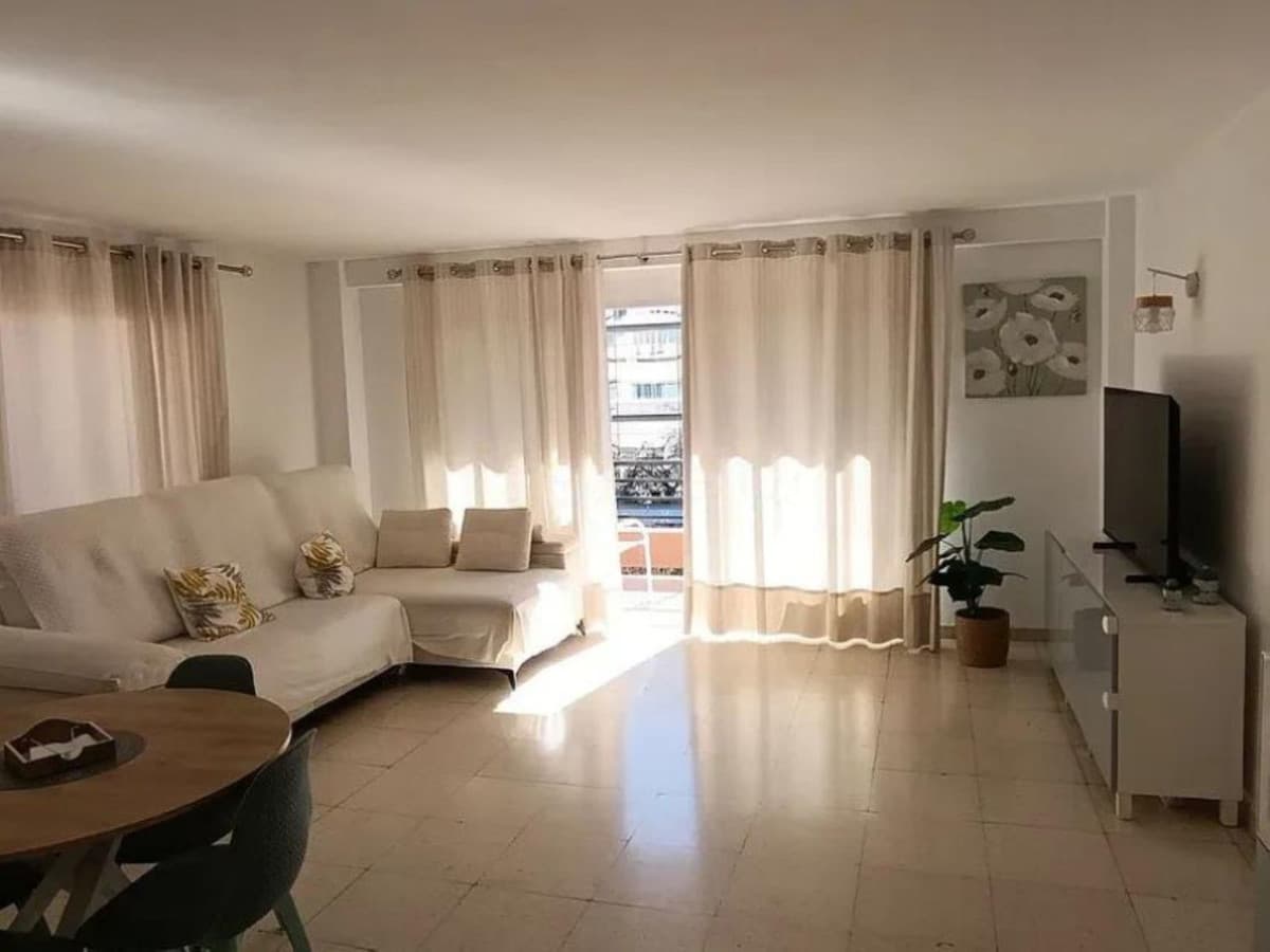 Middle Floor Apartment in Marbella — photo 3 of 10