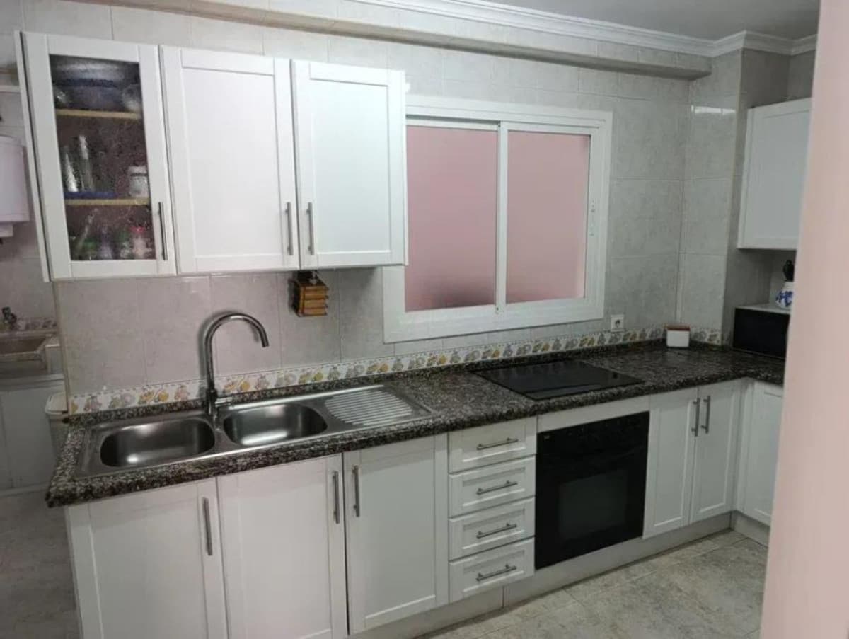 Middle Floor Apartment in Marbella — photo 7 of 10