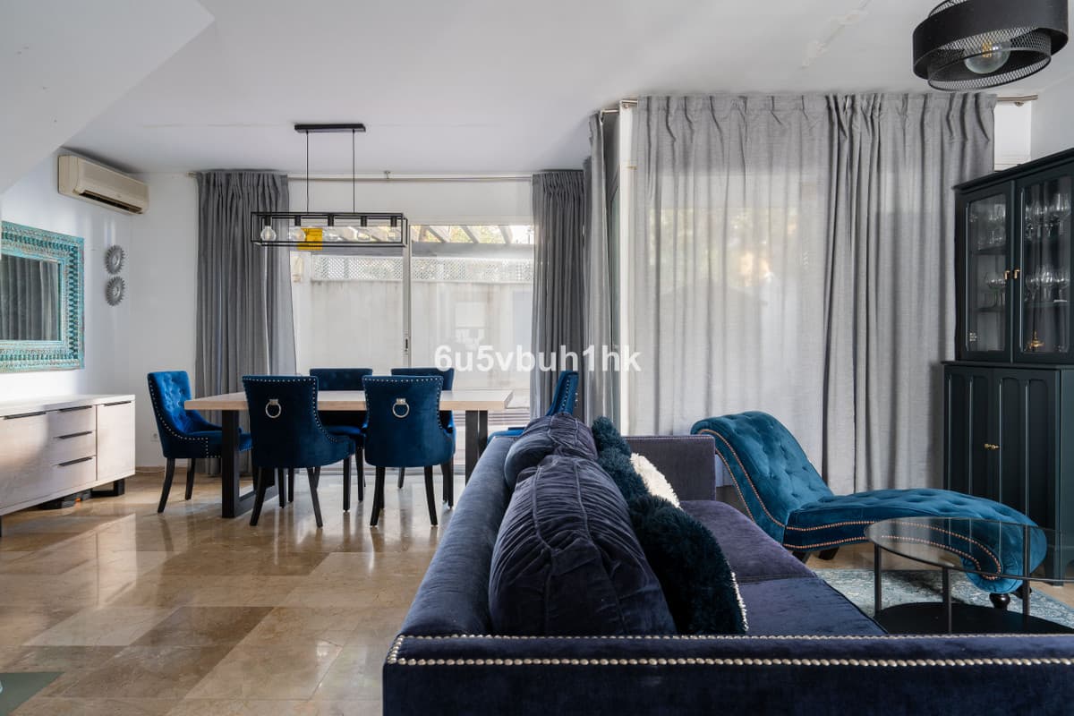 Townhouse in Nueva Andalucía — photo 1 of 10