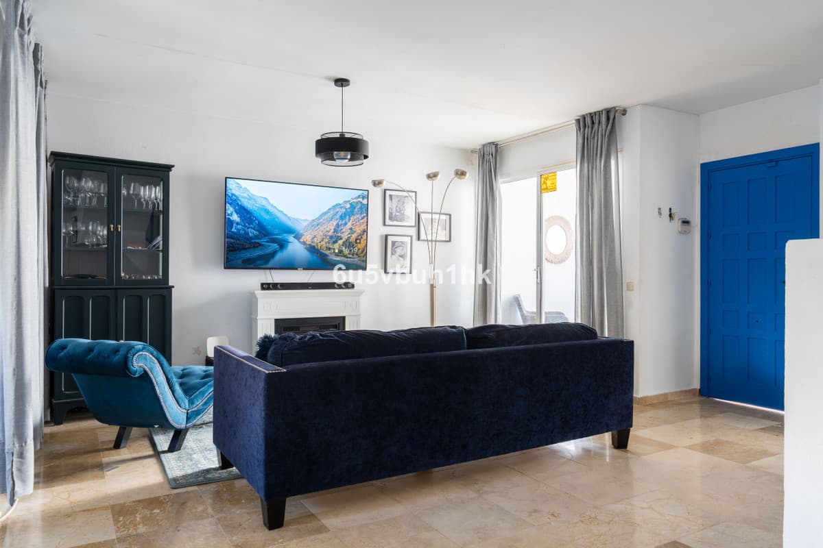 Townhouse in Nueva Andalucía — photo 3 of 10