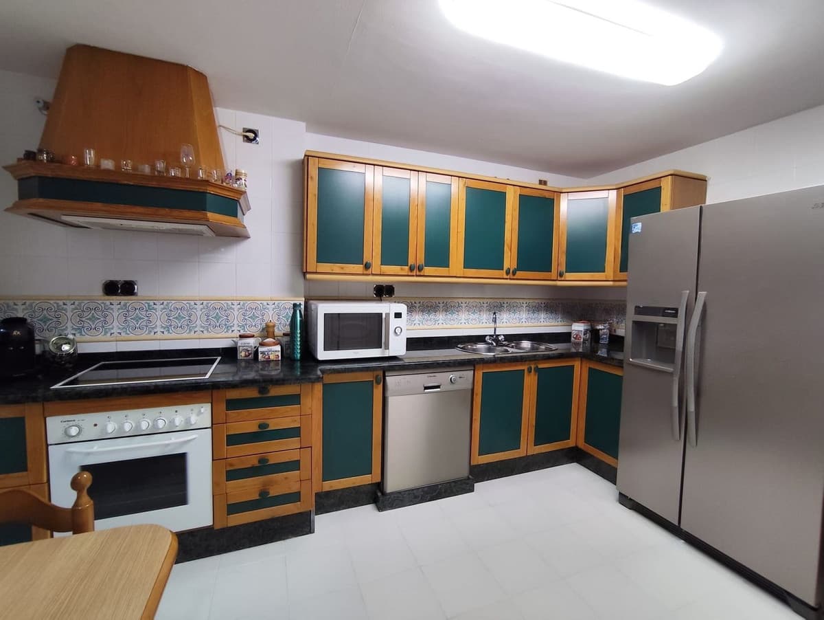 Middle Floor Apartment in Málaga Este — photo 4 of 10