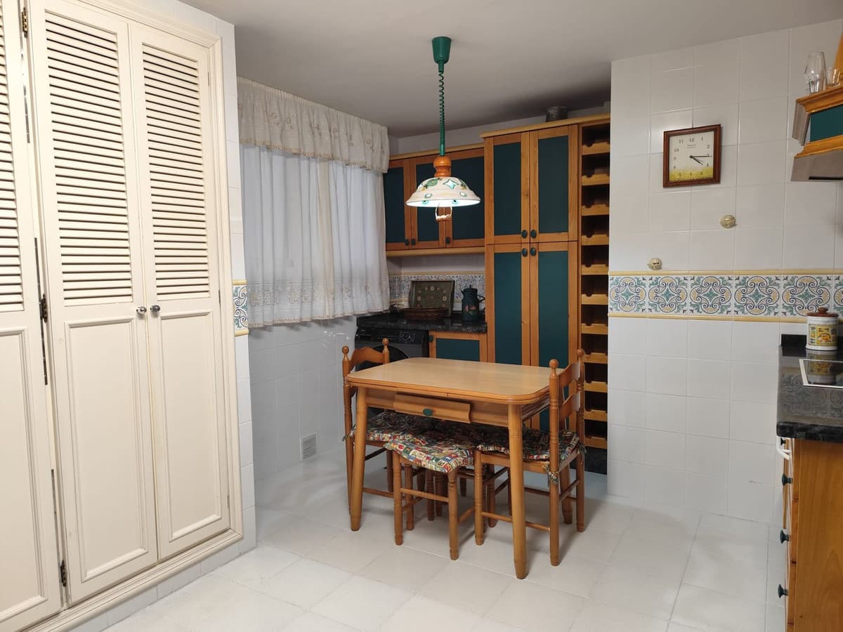 Middle Floor Apartment in Málaga Este — photo 6 of 10
