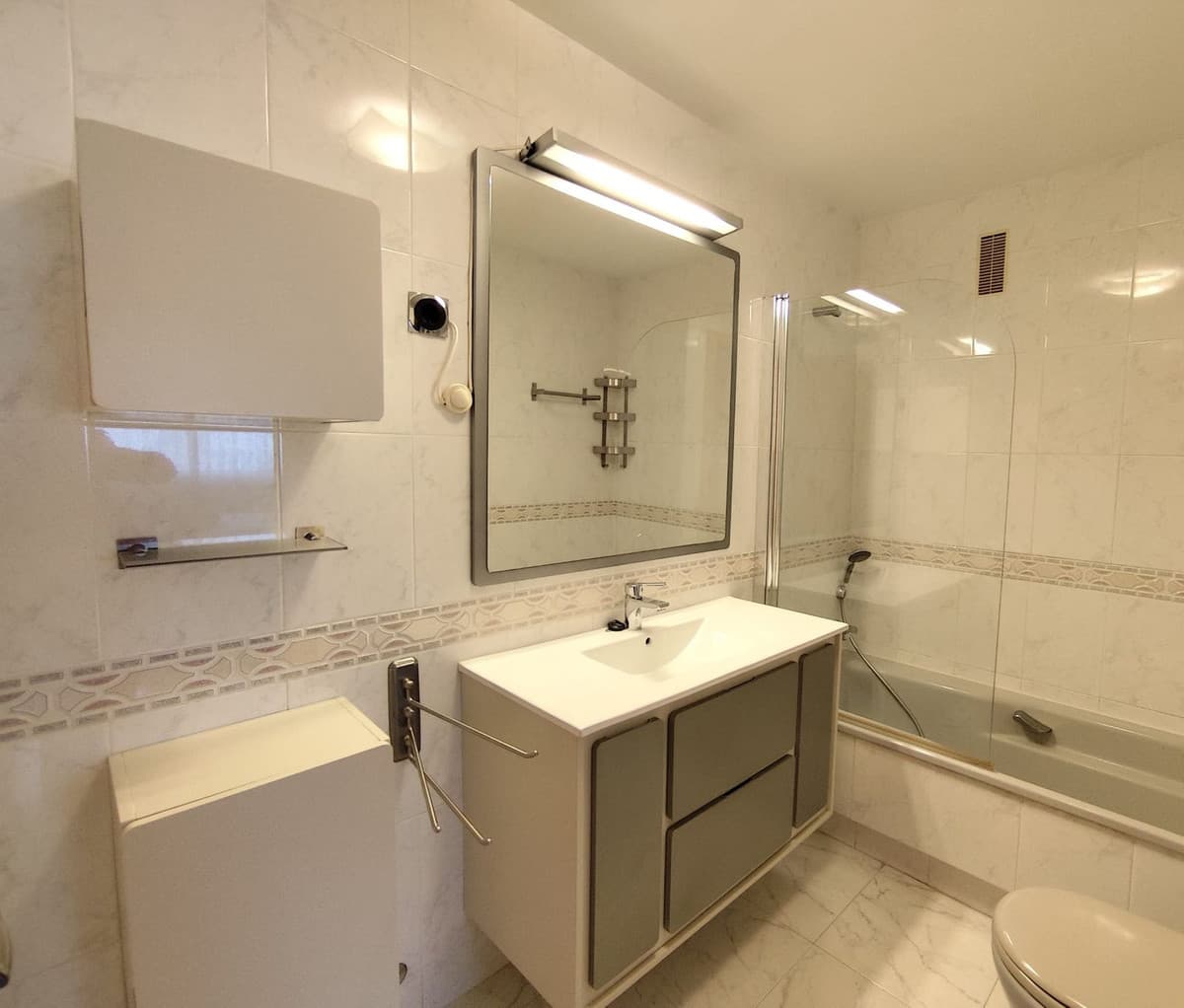 Middle Floor Apartment in Málaga Este — photo 9 of 10