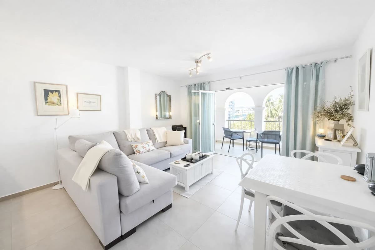 Middle Floor Apartment in La Duquesa — photo 2 of 10